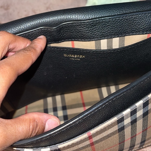 Authentic Burberry Medium Note Leather & Vintage Check Crossbody Bag - Picture 4 of 9